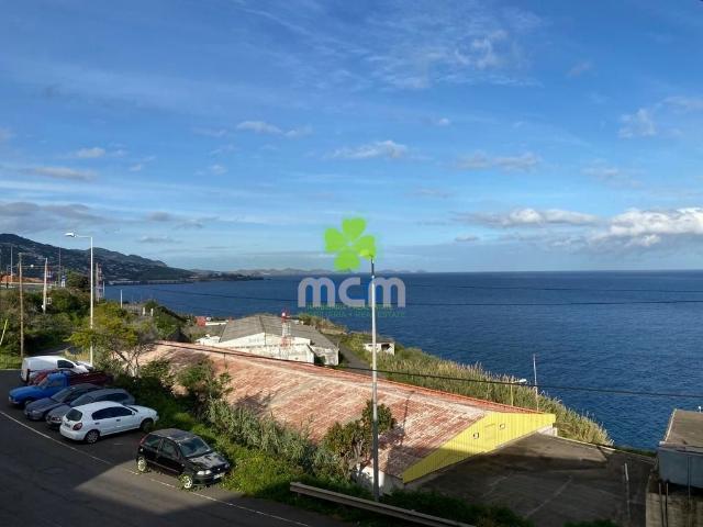 Moradia T3 em Gaula Santa Cruz com Vista Mar e Excelente Exposição Solar