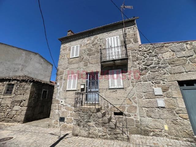Moradia T3 em granito