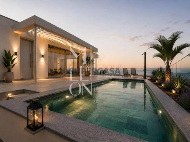 Moradia de Luxo T3 | Paul do Mar | Vista Mar, Piscina Aquecida e Tecnologia de Última Geração