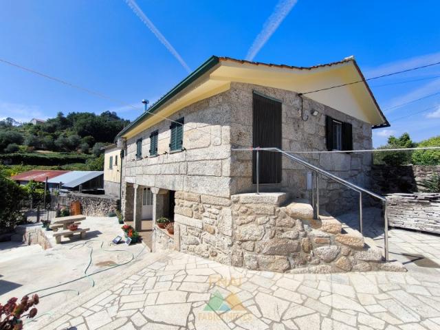 Moradia T3 em Pedra com Terreno | Arcos de Valdevez