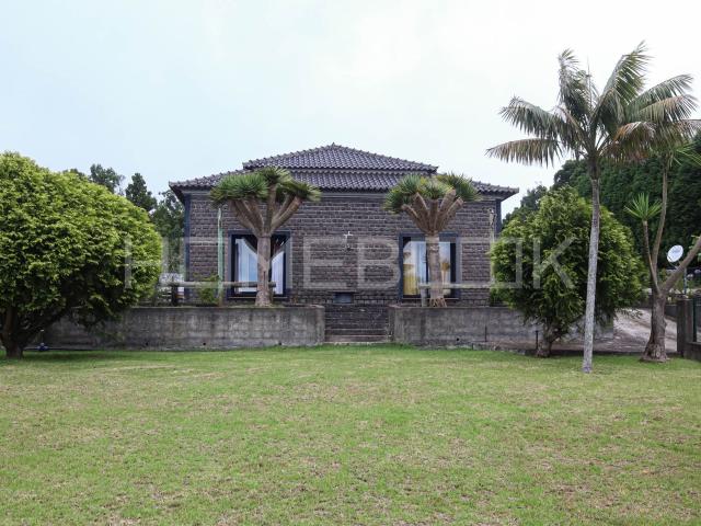 Moradia T3 em Pedra com Vista Mar | 2.800 m² de Terreno