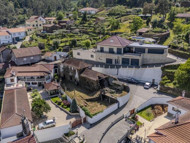 Moradia T3 em Pedra para Reabilitação | Gondar – Caminha