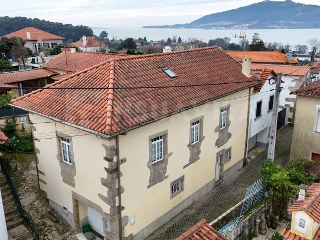 Moradia T3 em pleno centro de Seixas restaurada