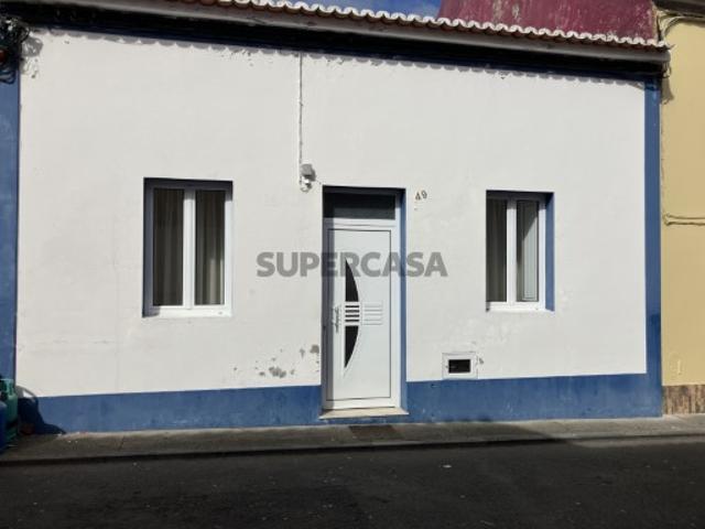 Moradia T3 em Rabo Peixe, São Miguel, Açores