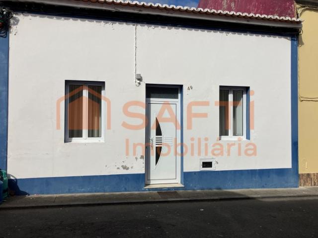 Moradia T3 em Rabo Peixe, São Miguel, Açores