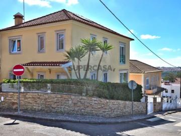 Casa à venda em Ramada e Caneças - Jardim