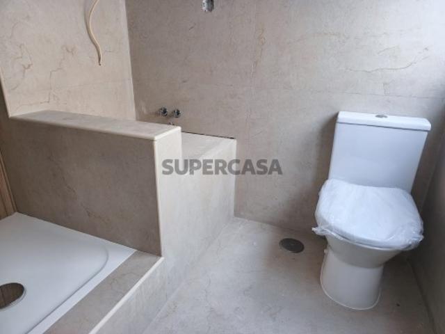 Moradia T3 em Remodelação | A 3 Minutos da Praia | Entrega Chave na Mão