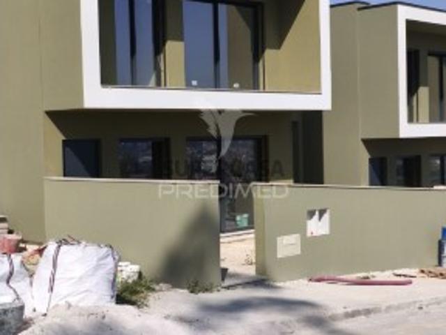 Moradia T3 em Oliveira Santa Maria