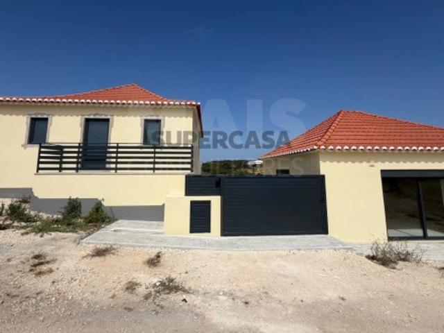 Moradia T3 em São Bartolomeu dos Galegos e Moledo