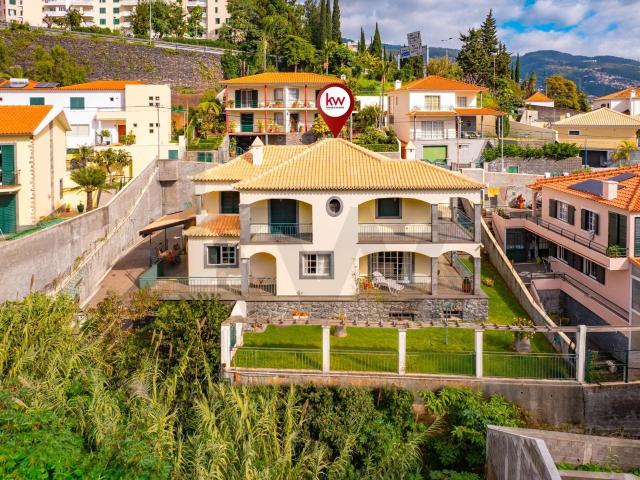 Moradia T3 em São Martinho – Jardins, Garagem e Excelente Ex. 256m² São Martinho