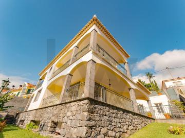 Moradia T3 em São Martinho – Jardins, Garagem e Excelente Ex. 256m² São Martinho
