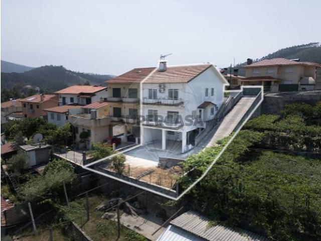Moradia T3 em São Pedro de Castelões
