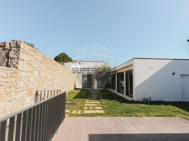 Moradia T3 em Santa Marinha