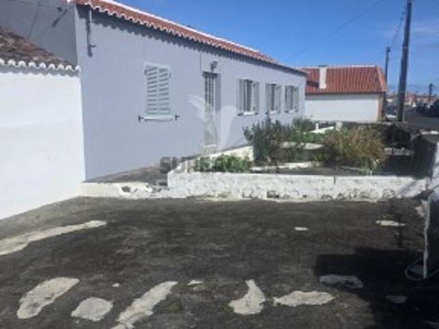Moradia T3 em Santa Cruz