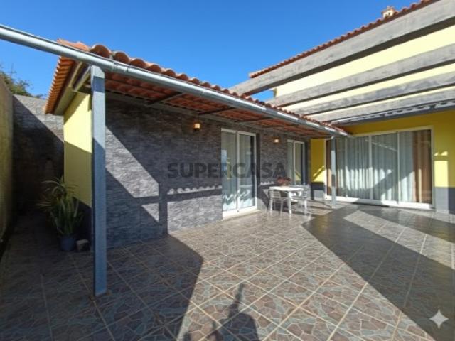 Moradia T3 em Santa Cruz