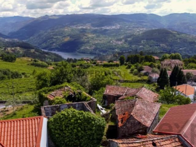 Moradia T3 em Santa Leocádia e Mesquinhata