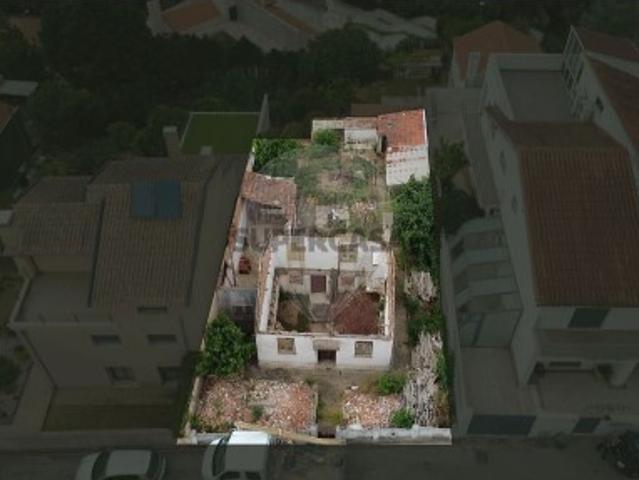 Moradia T3 em Santo António dos Olivais