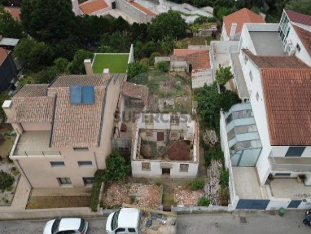 Moradia T3 em Santo António dos Olivais