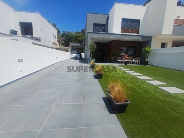 Moradia T3 em Sesimbra Castelo