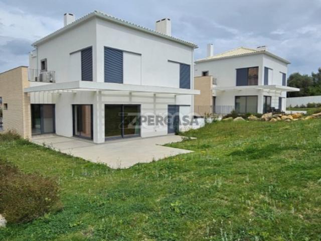 Moradia T4 em Sintra 188m² | Jardim Privativo, Piscina no Condomínio