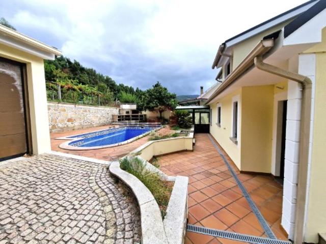 Moradia T3 em Vila e Roussas