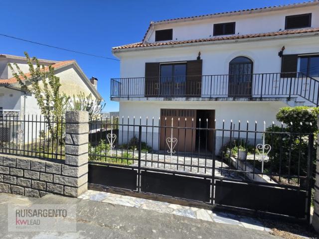 Moradia T3 em VILAROUCO com Jardim e Terraço com vista Douro