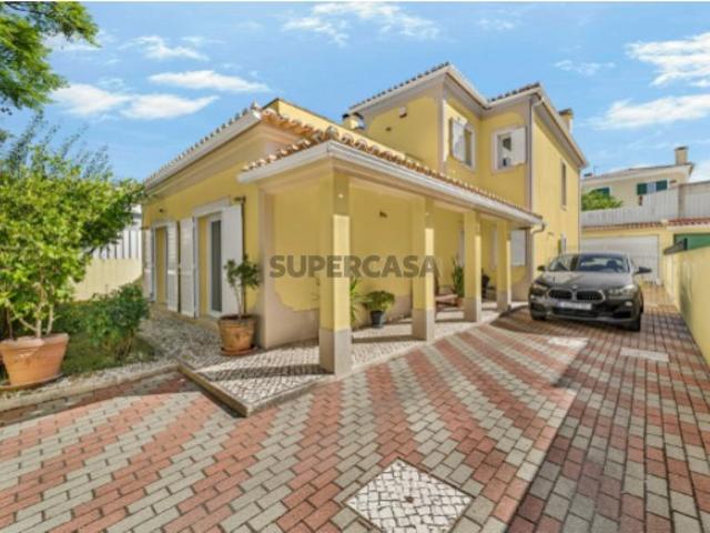 Moradia T3 em zona nobre com garagem, piscina e terraço na suíte principal no Vale de Ana Gomes | Rua do Vale Ana Gomes, Setúbal