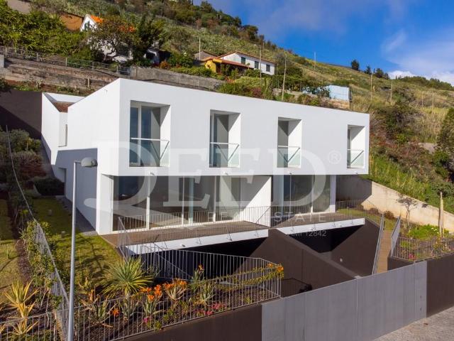 Moradia T3 em Zona Privilegiada do Funchal Ajuda 273m² São Martinho