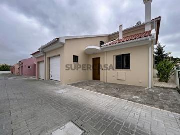 Moradia T4 Garagem e Terraço | Caldas da Rainha