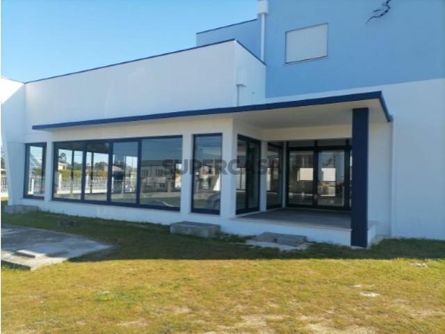 Moradia T3 + Espaço Comercial