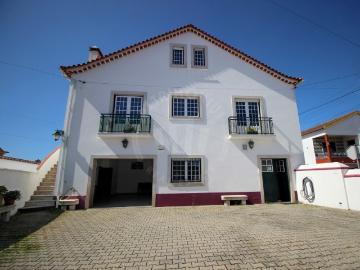Moradia T3 espaçosa para arrendar entre Caldas da Rainha e Óbidos
