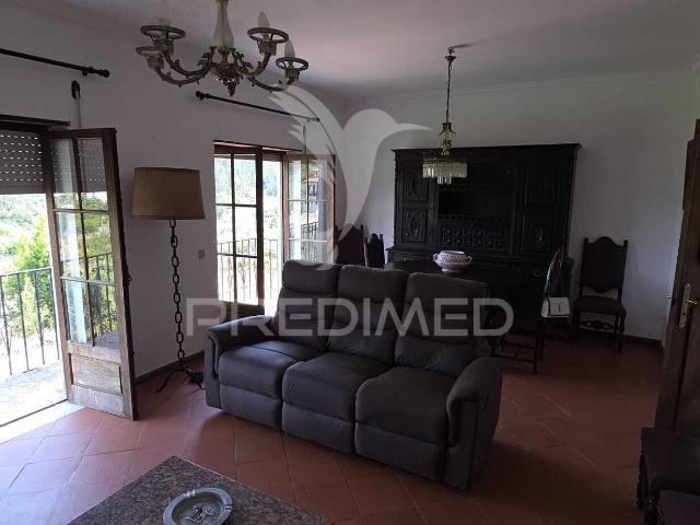Moradia T3, Garagem, Sotão, 765m2 Terreno. Almalagues