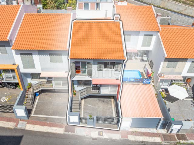 Moradia T3 Geminada Assomada