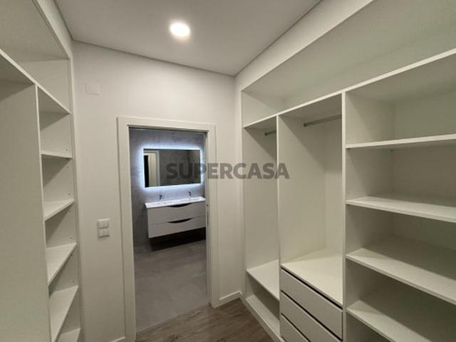 Moradia T3 Geminada com 2 suítes, centro de Fernão Ferro!