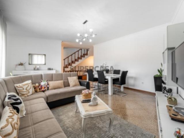 Moradia T3 Geminada em Aveleda, Lousada