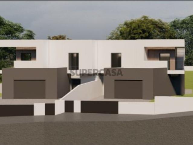 Moradia T3 Geminada em Viseu