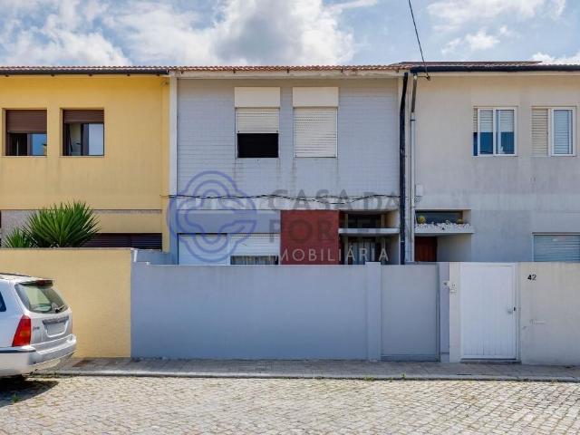 Moradia T3 Geminada Perafita