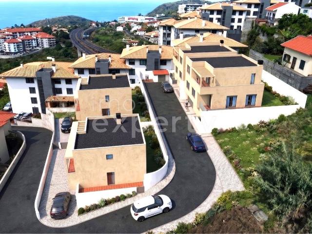Moradia T3 H em construção no Caniço, Madeira