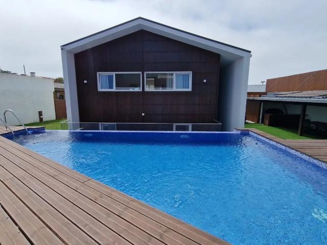 Moradia T3 Independente com Piscina e Vista Mar em Labruge