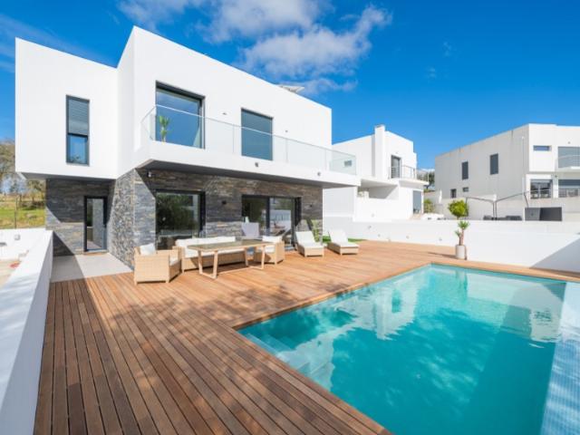 Moradia T3 Independente com Piscina, Jardim e Garagem | Dona Maria, Sintra