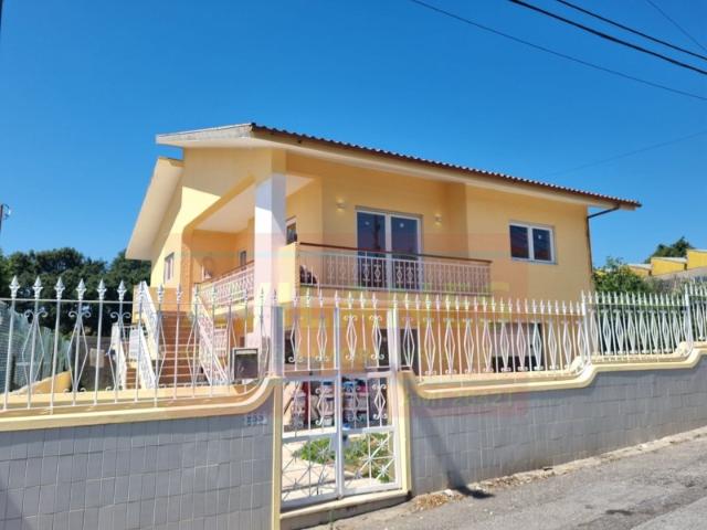 MORADIA T3 INDEPENDENTE S.M.LAMAS
