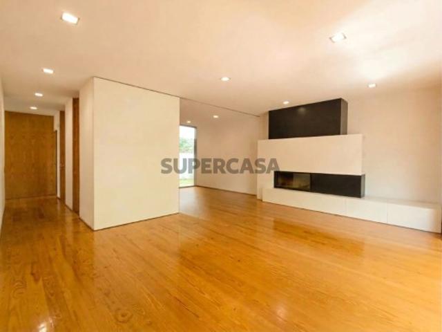 Moradia T3 individual e térrea de linhas arquitetónicas modernsa em Ferreiros em Braga