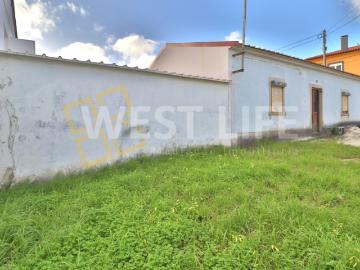 Moradia T3 inserida num lote de 422m2 POTENCIAL HABITACIONAL Campelos