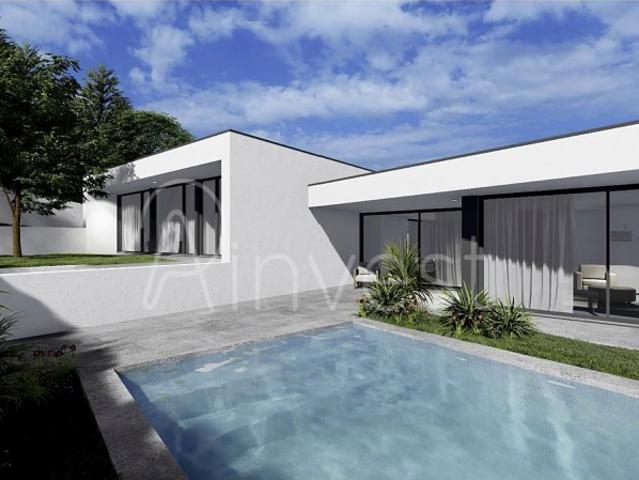 Moradia T3 isolada de piso térreo com piscina e 1.000 m2 de terreno Ponte de Lima