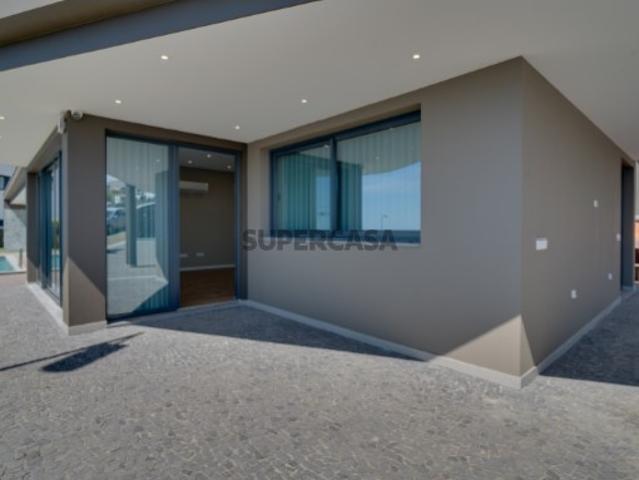 Moradia T3 Isolada Design moderno em Água de Pena