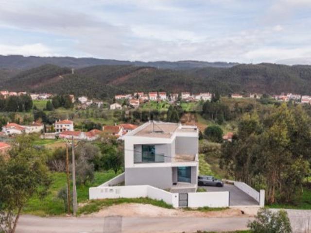 Moradia T3 localizada a poucos minutos de Coimbra