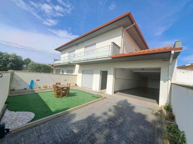 Moradia T3 p/ Arrendamento Anual na Praia de Apúlia Esposende