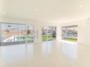 Moradia T3 Palhais | com Piscina | Lote de 500 m2 150m² Charneca De Caparica