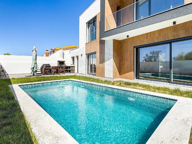 Moradia T3 para arrendar em Azeitão São Lourenço e São Simão, Setúbal RE/MAX Portugal