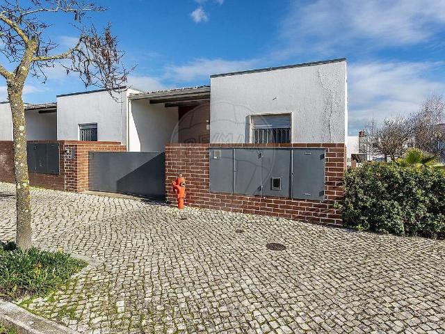 Moradia T3 para arrendar em Santa Clara, Lisboa RE/MAX Portugal